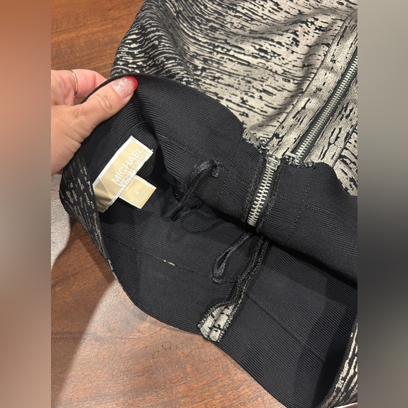 Michael Kors Black Silver Metallic Bandage Skirt sz 2 - Picture 5 of 8